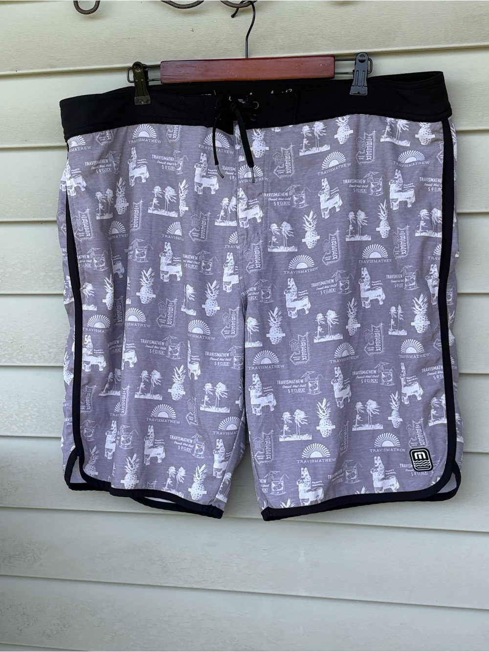 Travis Mathew Gray Swim Trunks with Black Waist Trim. Great graphics. Size 40.